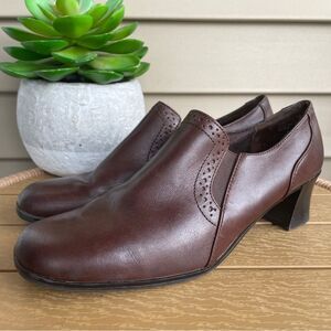 Thom McAn Brown Leather‎ Slip-on Booties Chunky Heels Women's Size 8.5W